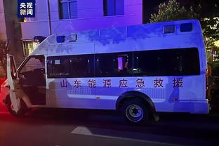 利雅得U13夺冠庆祝仪式，迷你罗领衔出场但没和老爸C罗握手？