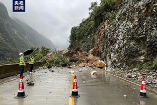 天空：范佩西重返曼联卡灵顿，他正努力获得欧足联教练执照